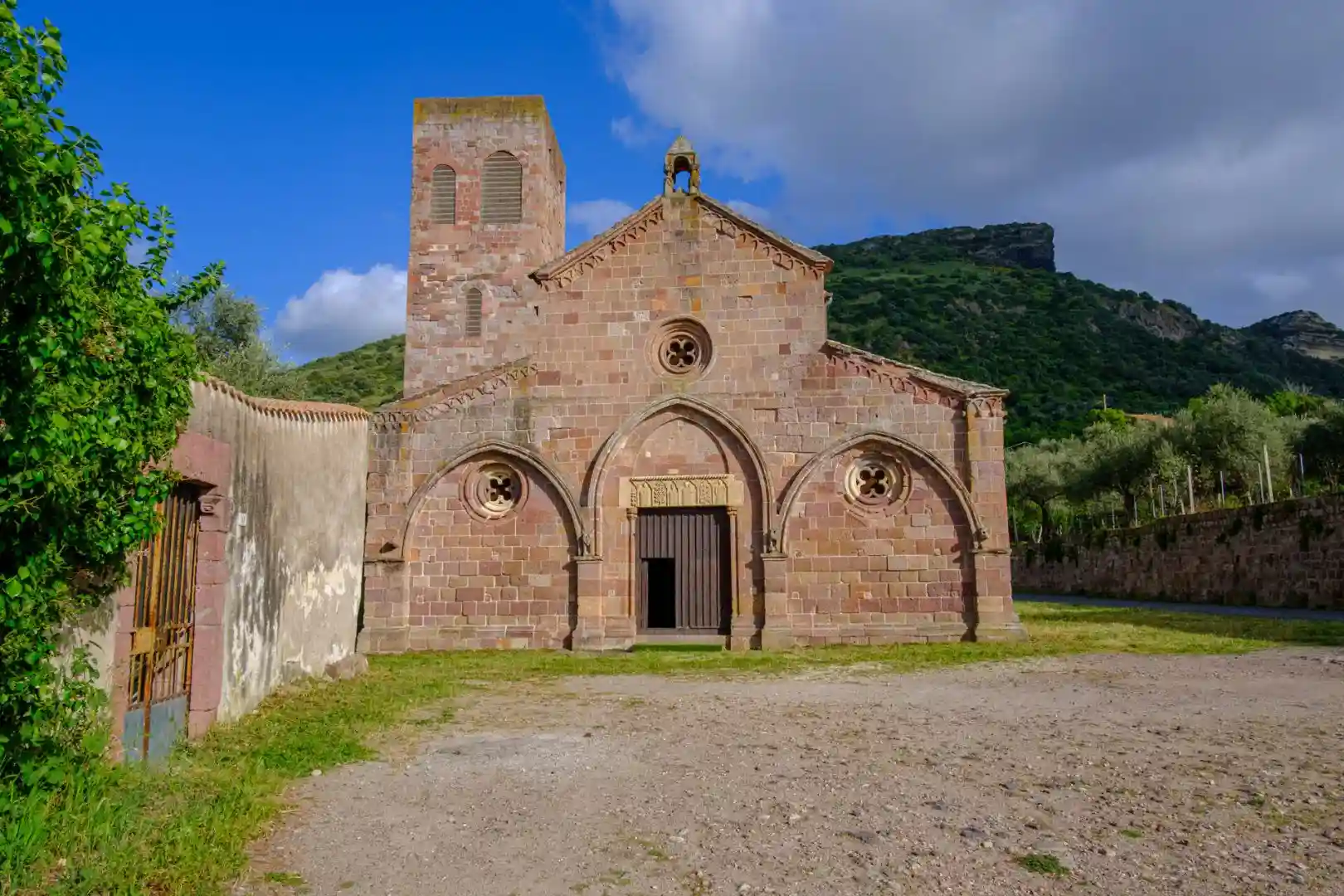 Bosa, Cattedrale di San Pietro Extramuros