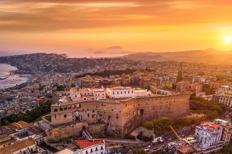 From Castel Sant'Elmo the most beautiful 360° panorama of Naples