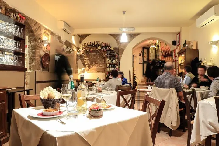 chic and stylish restaurant in Alghero