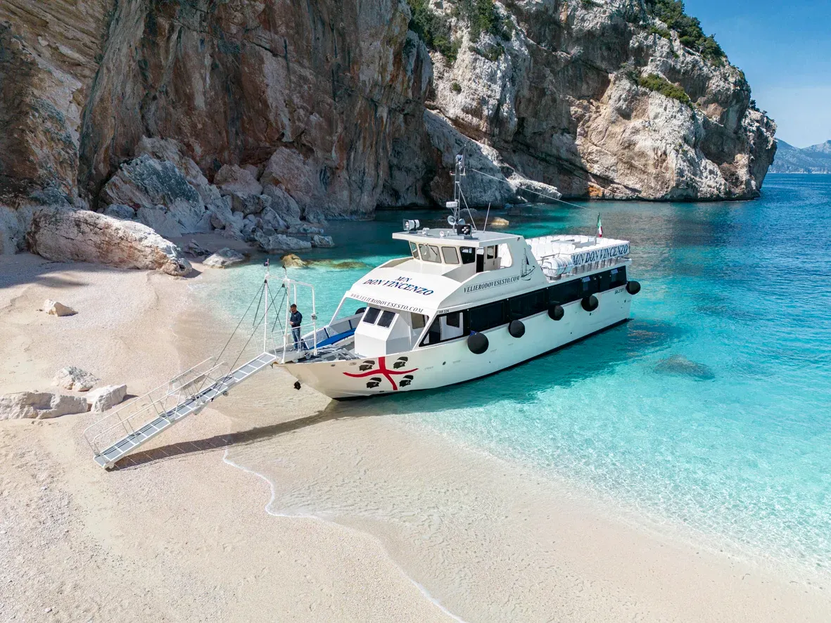 landing on Mariolu Beach, Sardegna