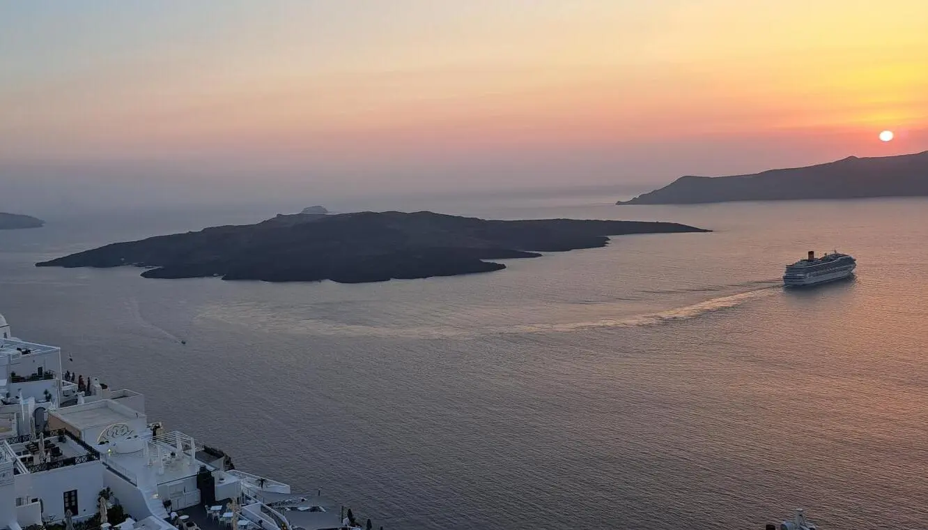 The first sunset in Fira