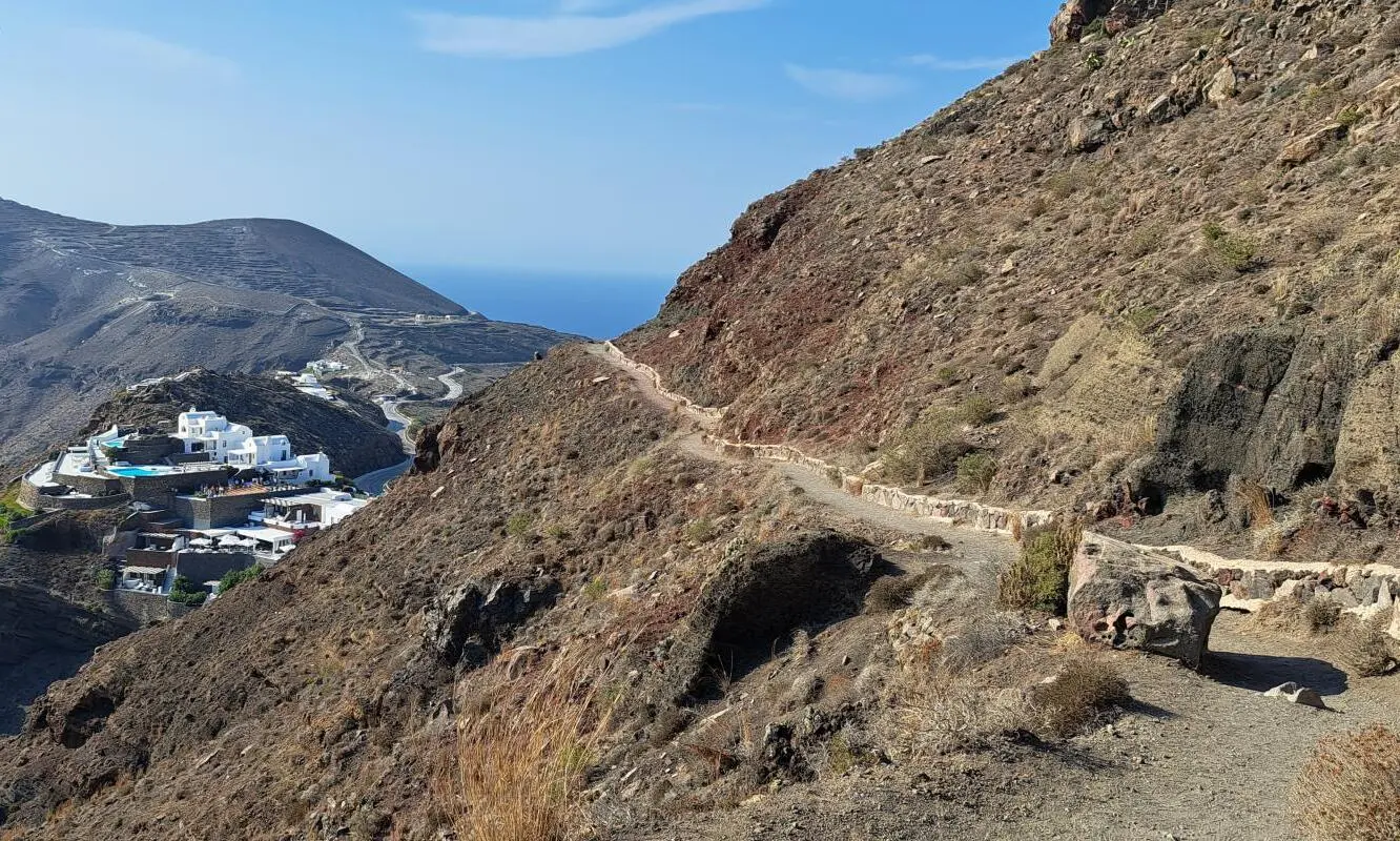 The path between Fira and Oia