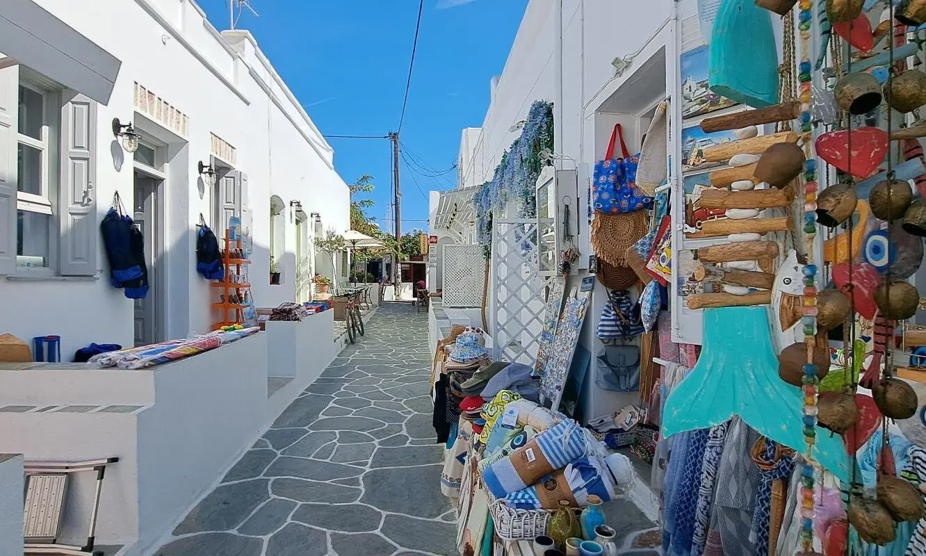 Walking through the narrow streets of Chora Folegandros