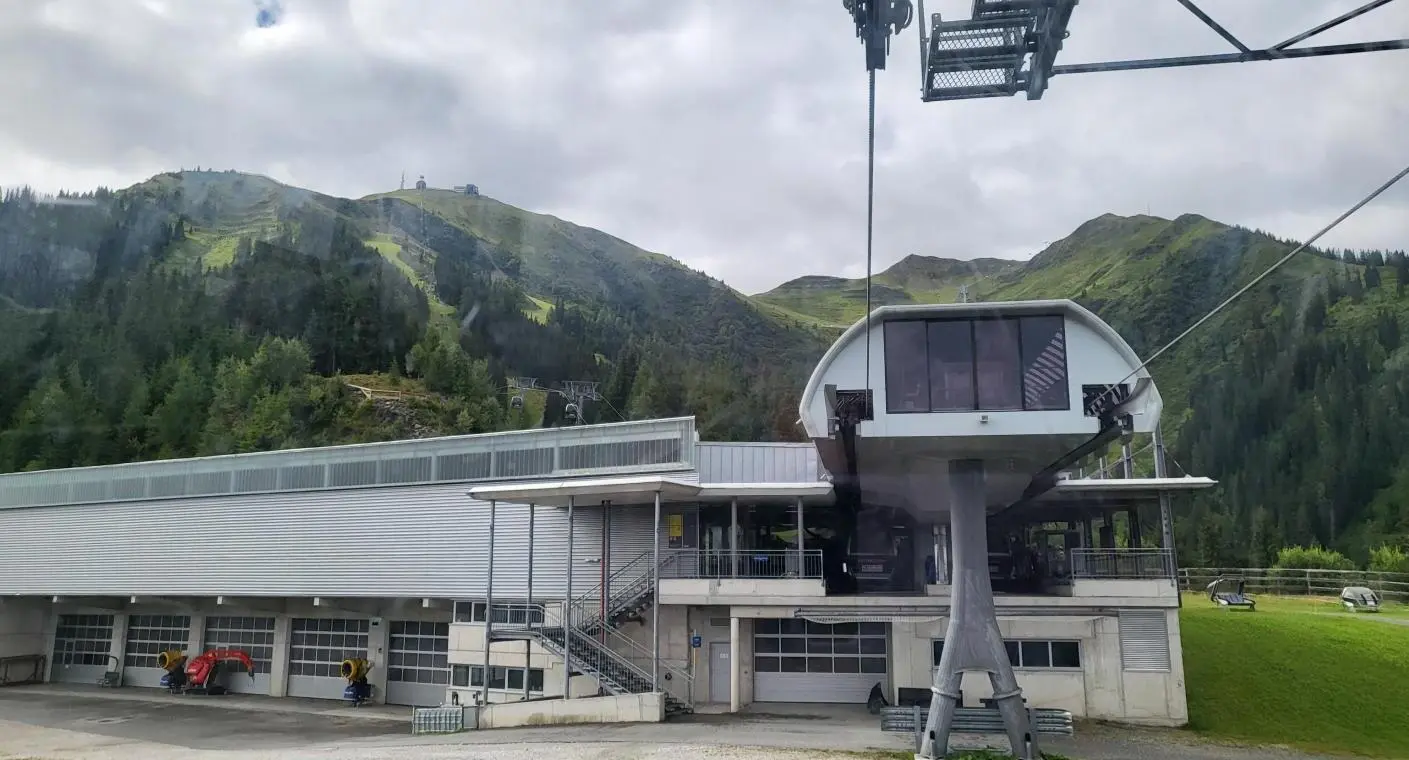 cable car departing from the center of Saalbach Hinterglemm