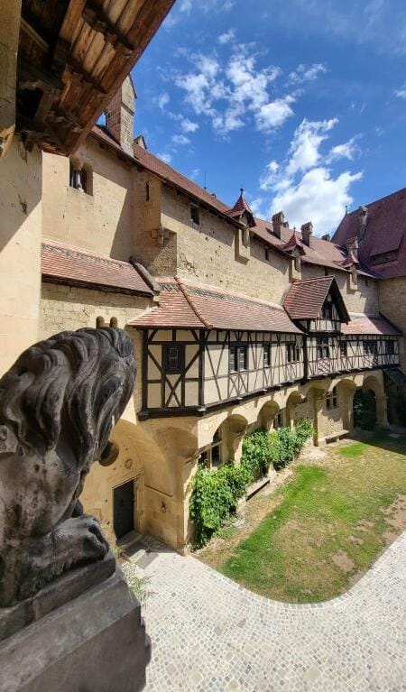 Kreuzenstein Castle garden